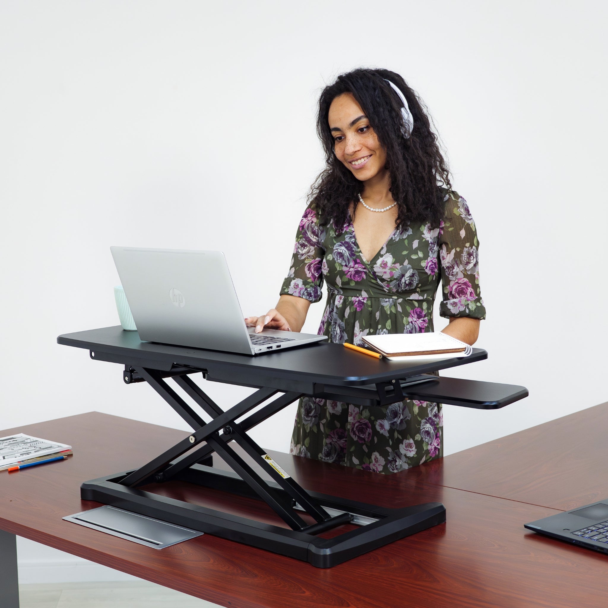 Minimalist standing store desk converter